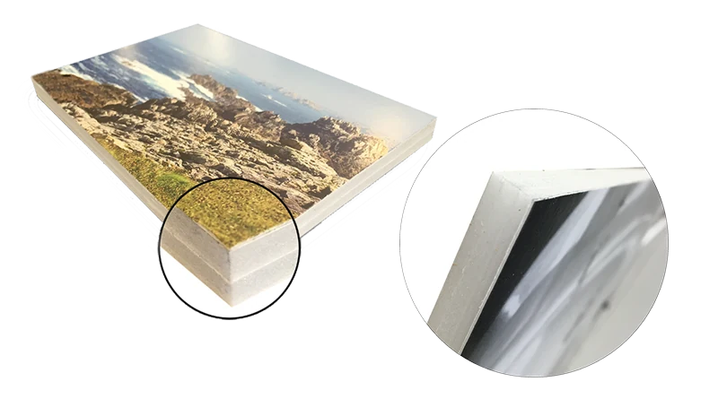 Photo contrecollée sur carton plume, détail de la tranche